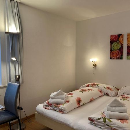 Chesa Quadrella Zimmer Mit Kuechenzeile Inklusive Bergbahnen Im Sommer-Ausser Studio Pontresina Exterior photo