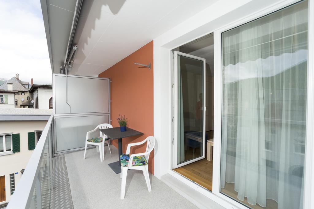 Chesa Quadrella Zimmer Mit Kuechenzeile Inklusive Bergbahnen Im Sommer-Ausser Studio Pontresina Room photo