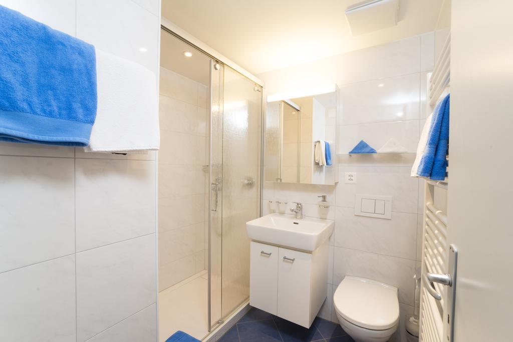 Chesa Quadrella Zimmer Mit Kuechenzeile Inklusive Bergbahnen Im Sommer-Ausser Studio Pontresina Room photo