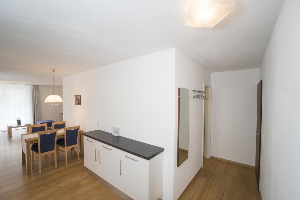 Chesa Quadrella Zimmer Mit Kuechenzeile Inklusive Bergbahnen Im Sommer-Ausser Studio Pontresina Room photo