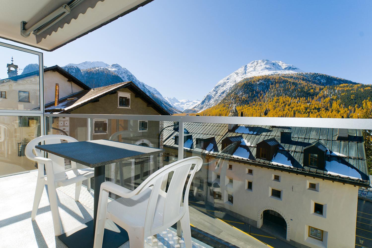 Chesa Quadrella Zimmer Mit Kuechenzeile Inklusive Bergbahnen Im Sommer-Ausser Studio Pontresina Exterior photo