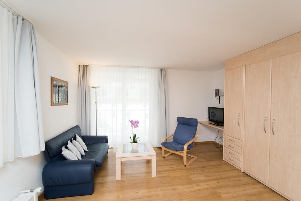 Chesa Quadrella Zimmer Mit Kuechenzeile Inklusive Bergbahnen Im Sommer-Ausser Studio Pontresina Exterior photo