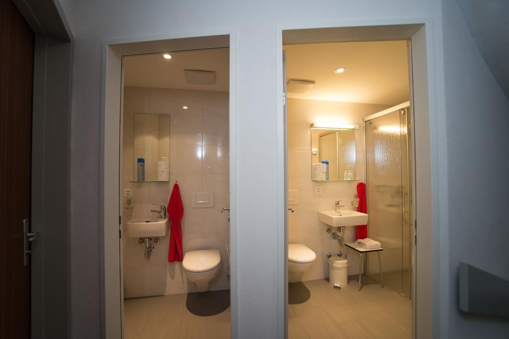 Chesa Quadrella Zimmer Mit Kuechenzeile Inklusive Bergbahnen Im Sommer-Ausser Studio Pontresina Exterior photo