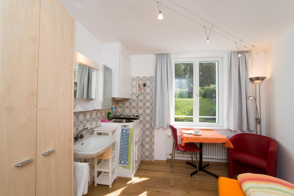 Chesa Quadrella Zimmer Mit Kuechenzeile Inklusive Bergbahnen Im Sommer-Ausser Studio Pontresina Exterior photo