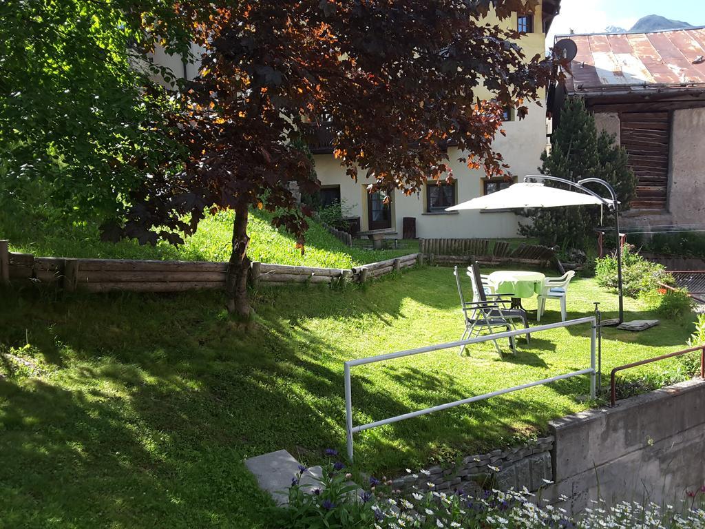 Chesa Quadrella Zimmer Mit Kuechenzeile Inklusive Bergbahnen Im Sommer-Ausser Studio Pontresina Exterior photo