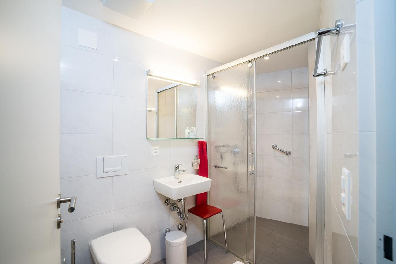 Chesa Quadrella Zimmer Mit Kuechenzeile Inklusive Bergbahnen Im Sommer-Ausser Studio Pontresina Exterior photo